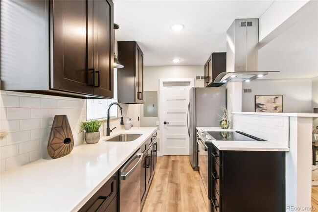 Foto del edificio - 878-880 Glencoe St