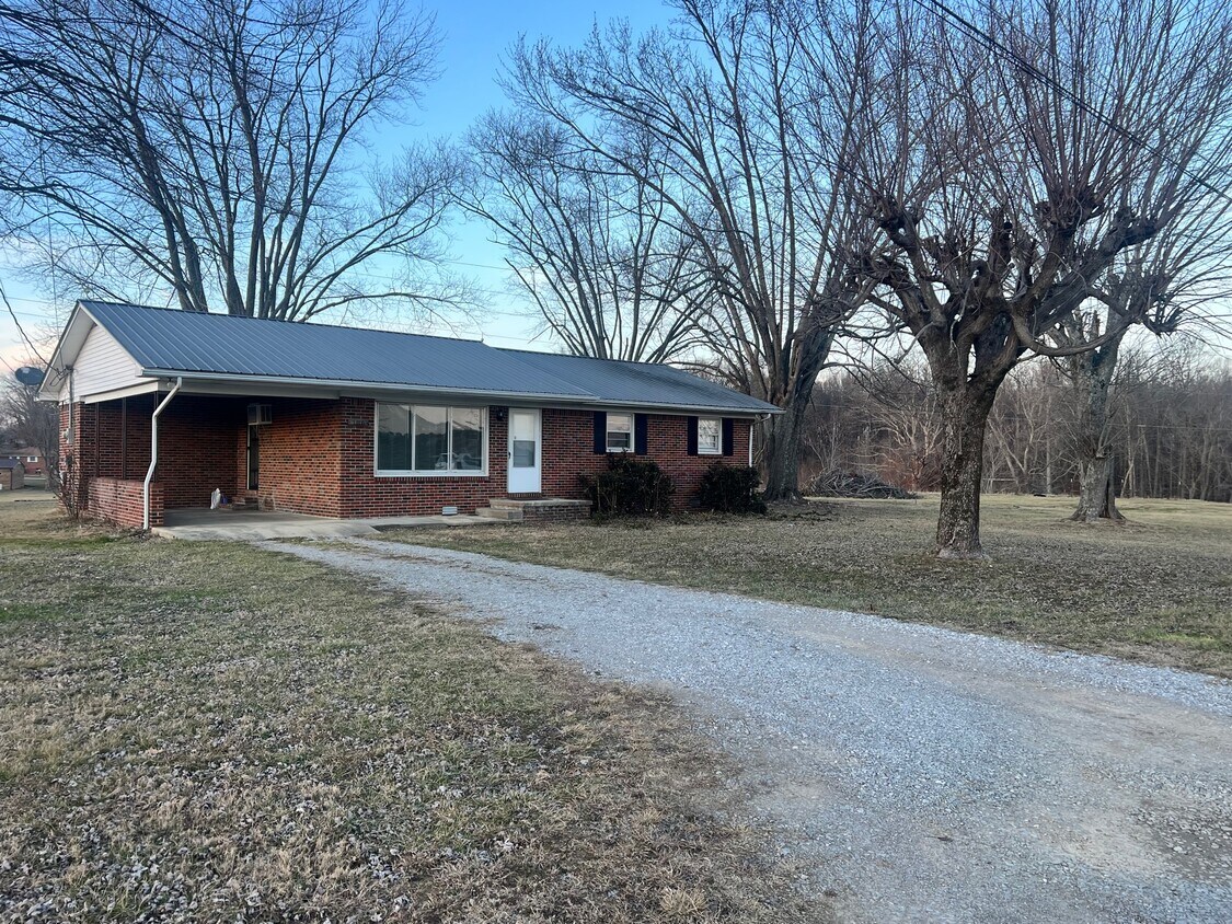 Primary Photo - 186 Dogwood Ln