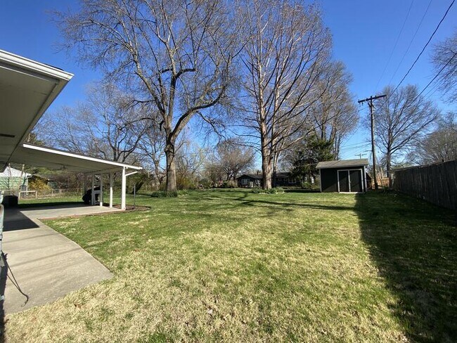 Foto del edificio - 11305 E 45th St