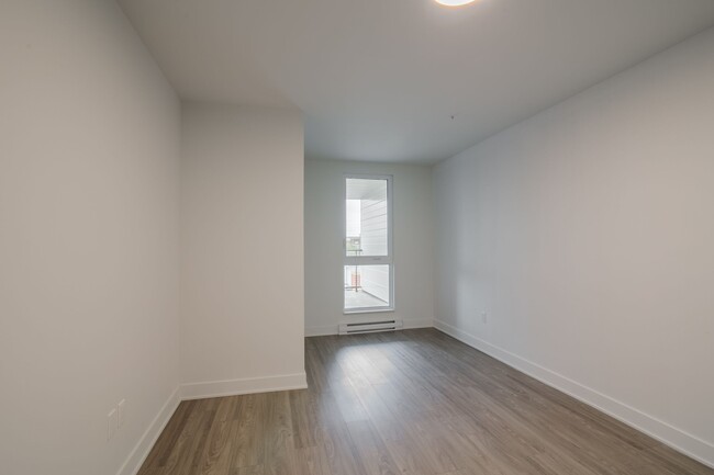 Building Photo - 9675 Av. Papineau