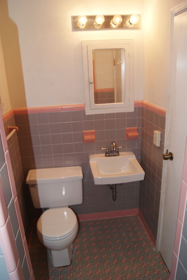 Baño 2 - 1941 Pierce St