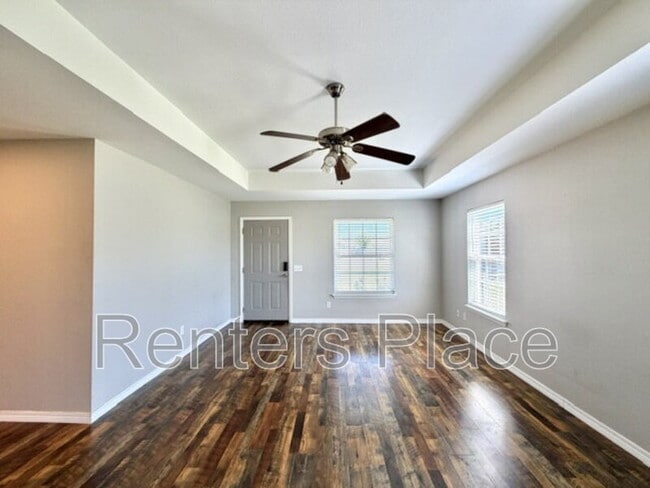 Building Photo - 2102 Greenbrier Ct