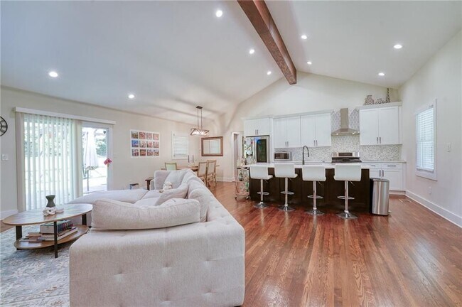 Foto del edificio - 3076 McCully Dr NE