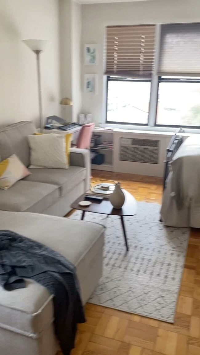 Building Photo - 460 E 79th St