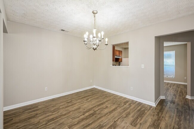 Foto del edificio - 3915 Waldrop Ln