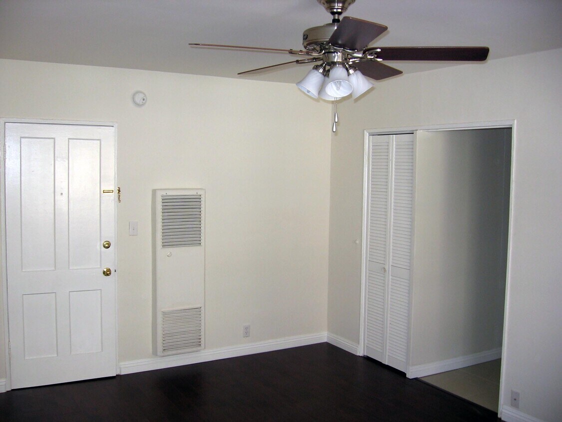 Foto principal - 6316 W Olympic Blvd