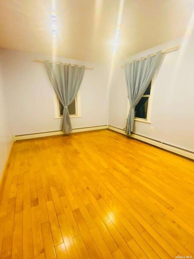 Foto del edificio - 147-37 Elm Ave