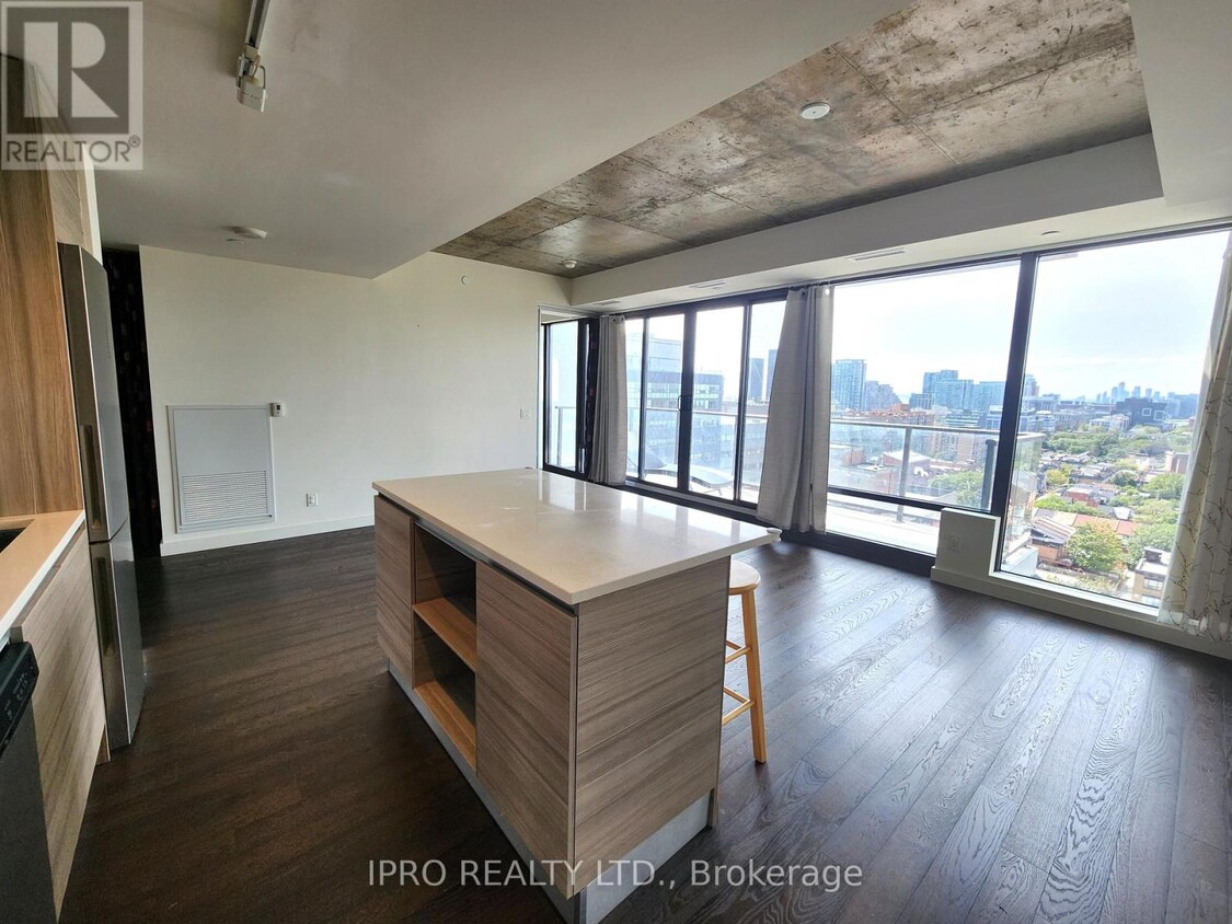 Photo principale - 111-1111 Bathurst St