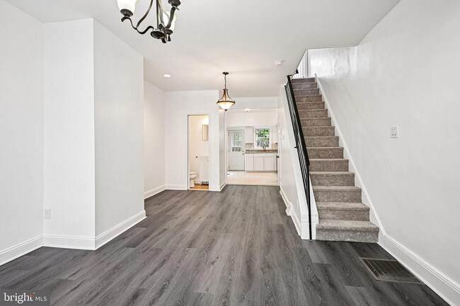 Building Photo - Modern 3-Bedroom Home Near University City...