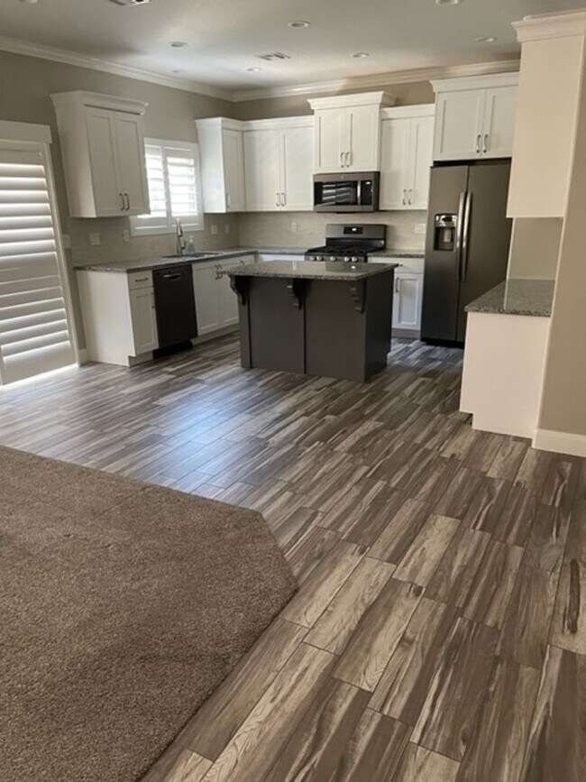 Foto del edificio - 3 Bedroom Home With Community Pool and Centrally Located