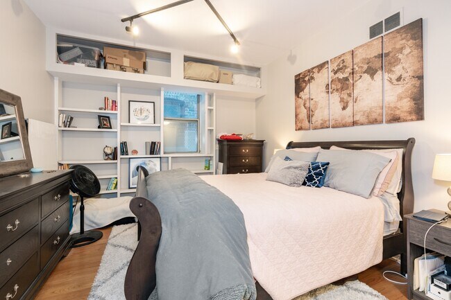 Foto del edificio - 2126 N Bissell St