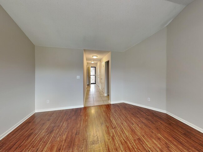 Foto del edificio - 7078 Country Walk Dr