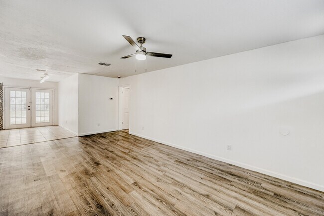 Foto del edificio - 6206 Hogan Ave