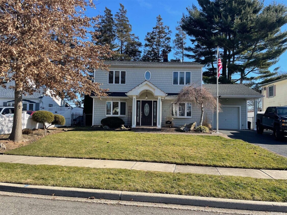 Primary Photo - 19 Daisy Ln