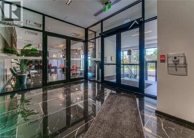 Photo du bâtiment - 181 King St S