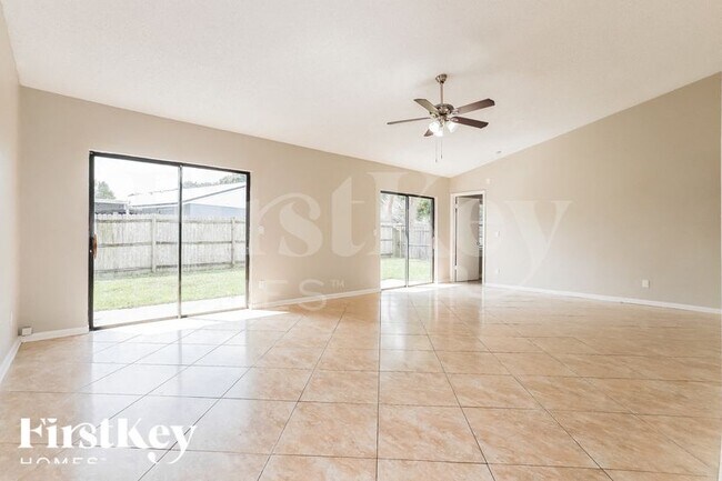 Foto del edificio - 6802 Rosemary Dr