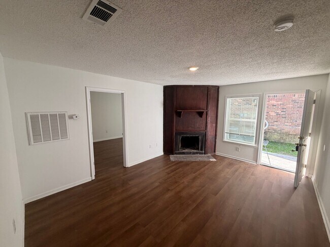 Building Photo - 109 Limoges St