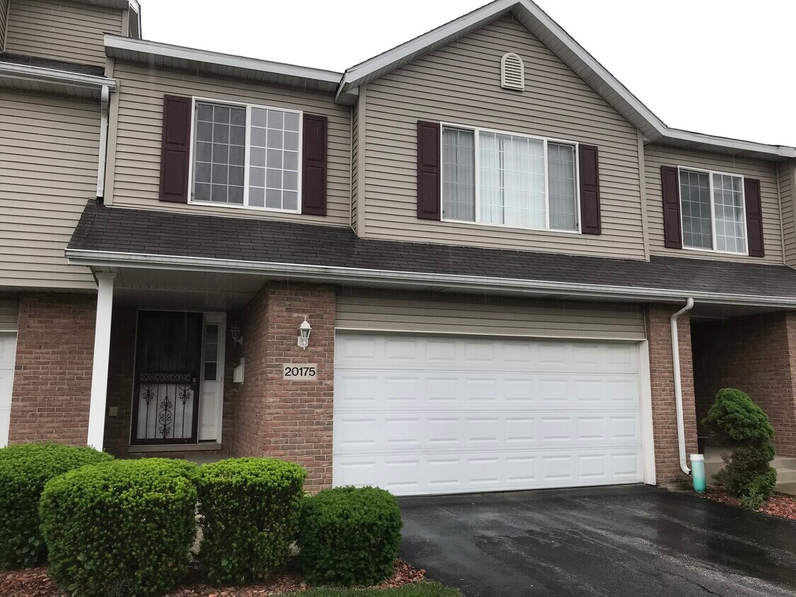 Foto principal - 20175 Oak Ln
