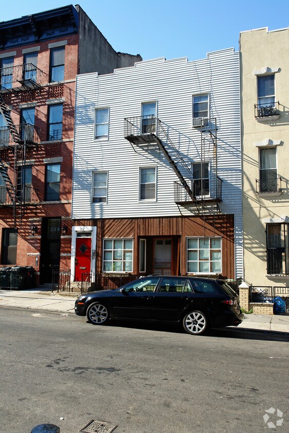 Building Photo - 212 21st St