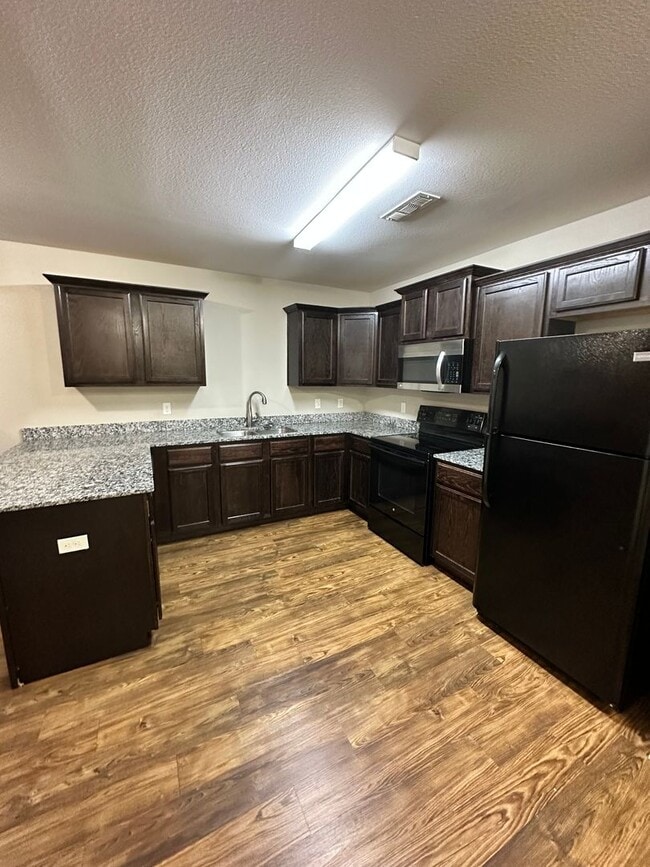 Photo - 3 Bedroom 2 Bathroom For Rent in Bentonville! House