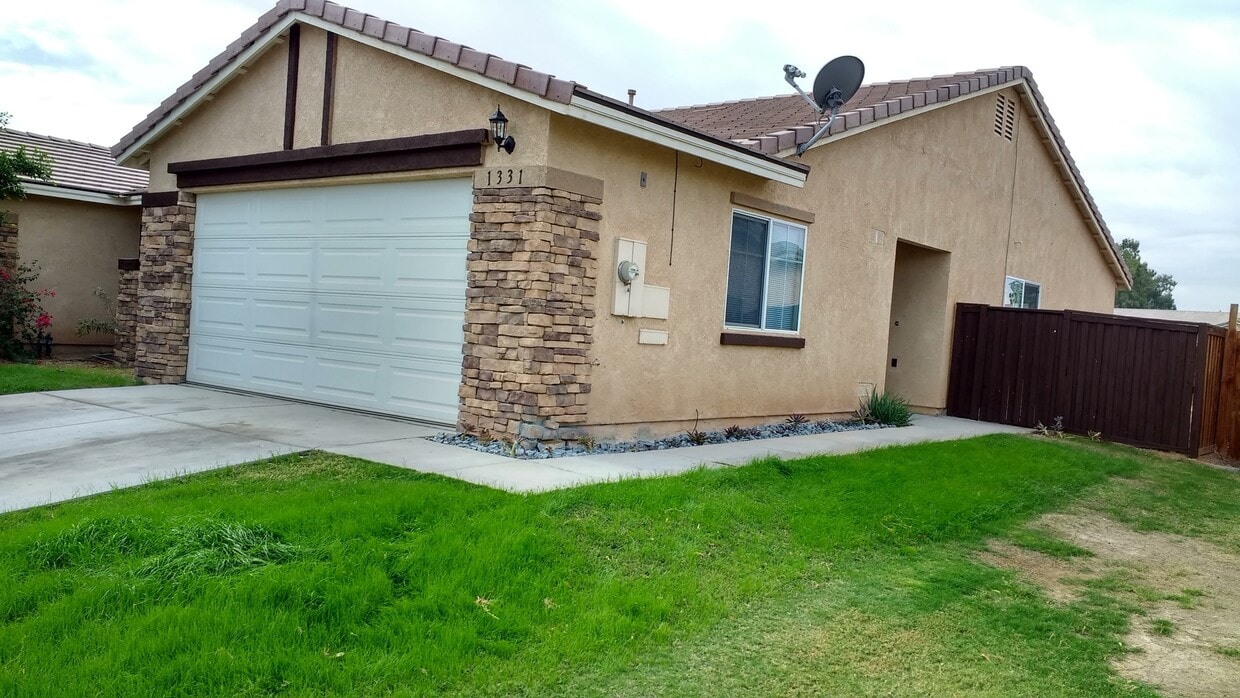 Building Photo - Home for Rent on 8-1-2025