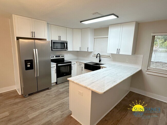 Foto del edificio - Fully Renovated Cul-de-sac Corner Lot Home in Fort Walton Beach!