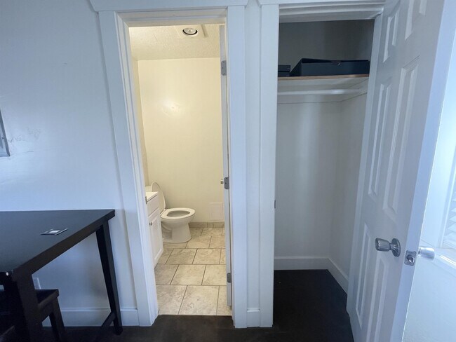 Foto del edificio - 1105 S State St