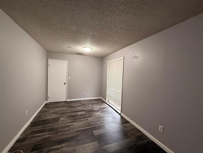 Building Photo - Beautiful 3 Bedroom Single-Family Home!