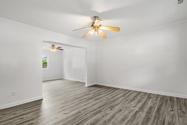 Foto del edificio - 3423 Club House Rd