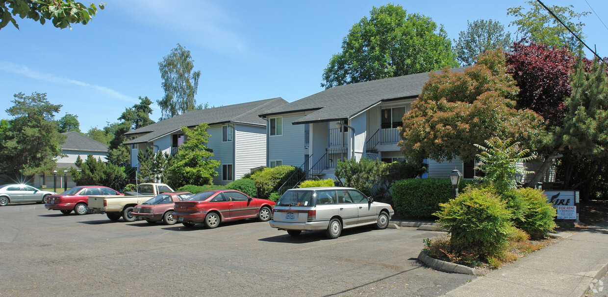 Primary Photo - Fox Fire Apartments