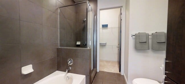 Foto del edificio - 2525 McCue Rd
