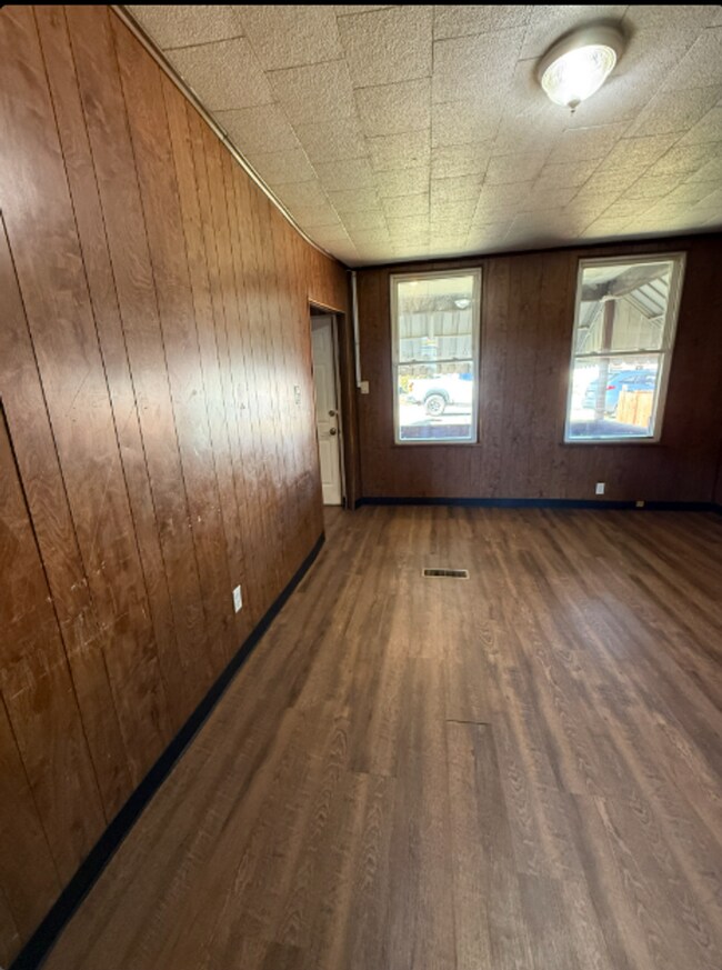 Building Photo - Charleroi, PA-2 Bedroom, 1 Bath