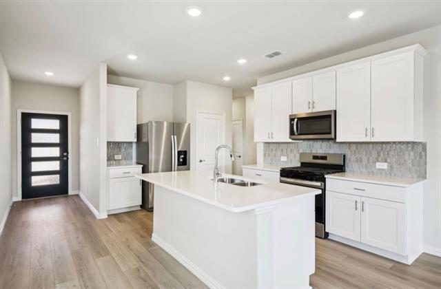 Building Photo - 808 Leavenworth Dr