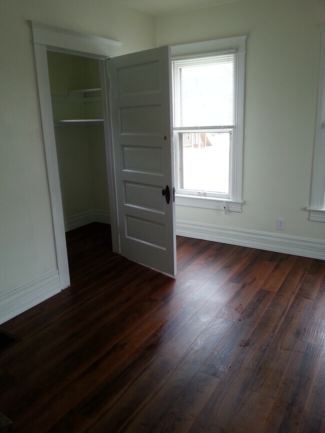 Building Photo - 519 Congress St