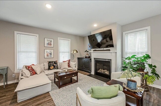 Foto del edificio - 421 Pagebrook Dr