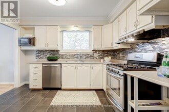 Building Photo - 287 Waverly St N