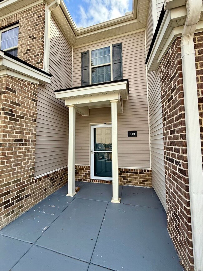 Foto del edificio - Renovated Townhome in Live Oak