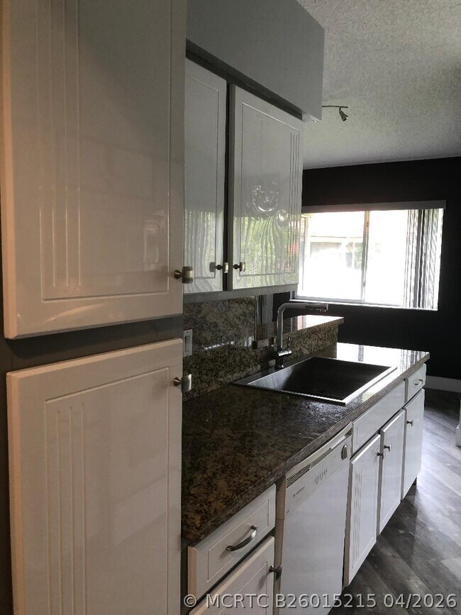 Foto del edificio - 9322 NW 9th Pl