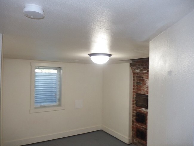 Foto del edificio - 5 Bedroom Home On The U Of I Campus