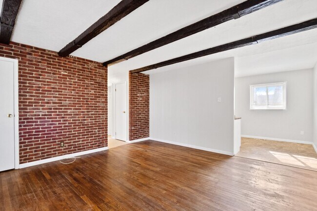 Building Photo - 3 Bed, 1 Bath Single Family Home Near Span...