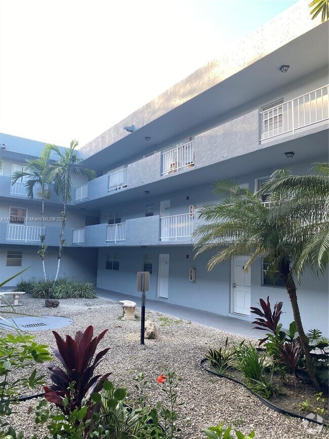 Palm Springs Estates Apartments for Rent with a Swimming Pool Hialeah