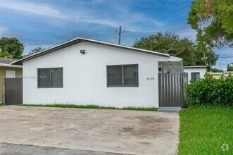 Building Photo - 6125 SW 40th Ct