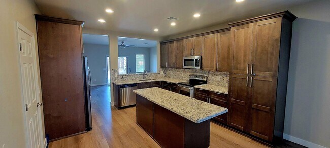 Foto del edificio - Unbelievable 3 bedroom 2 bath home in Pecan Creek