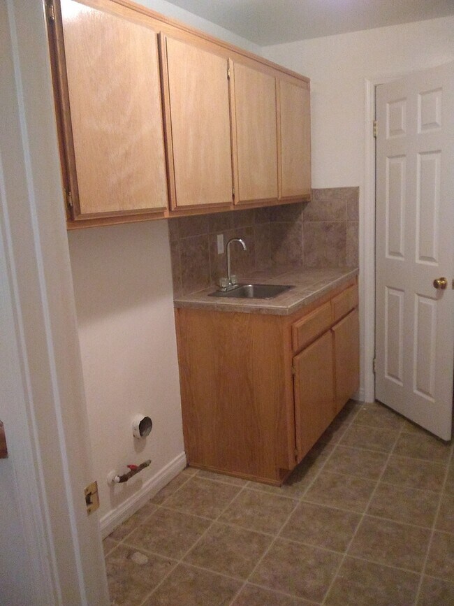 Foto del edificio - PRE-LEASE OPPORTUNITY – Downtown Living at...