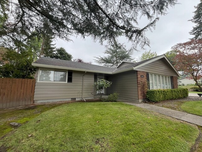 Building Photo - Elegant 3-Bedroom Home with Soaking Tub, S...