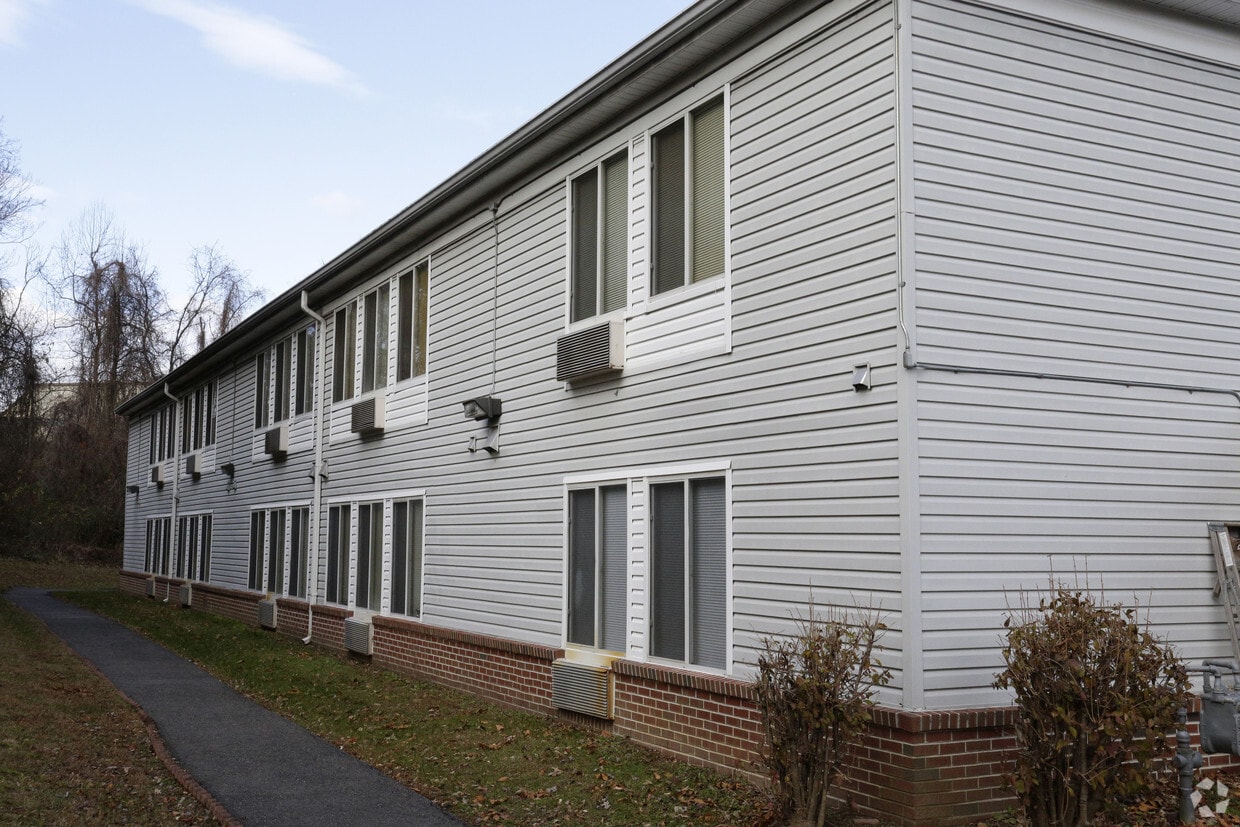 Community Apartments Apartments in Triangle, VA