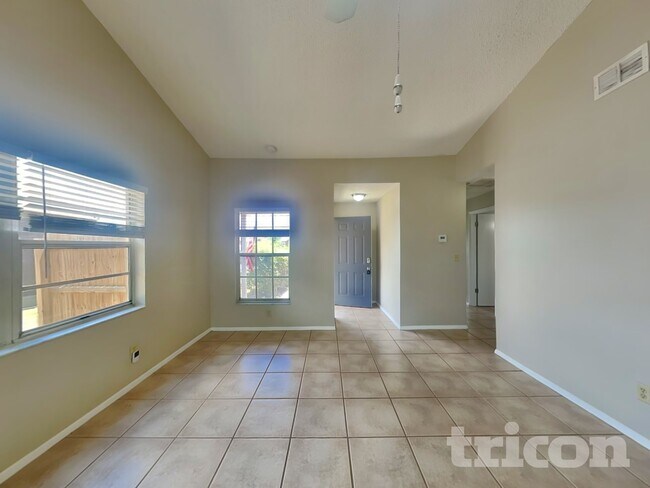 Foto del edificio - 13311 Laraway Dr