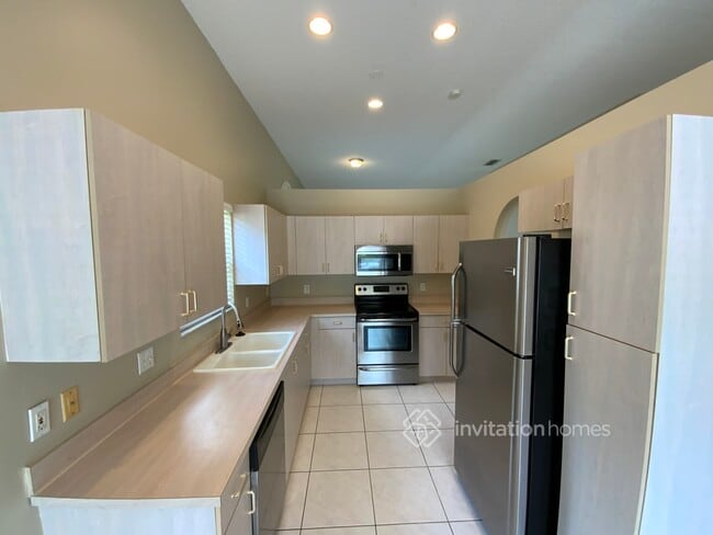 Building Photo - 5255 Ventura Dr