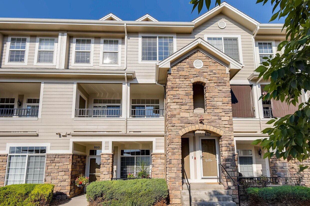 Foto principal - 12711 Colorado Blvd