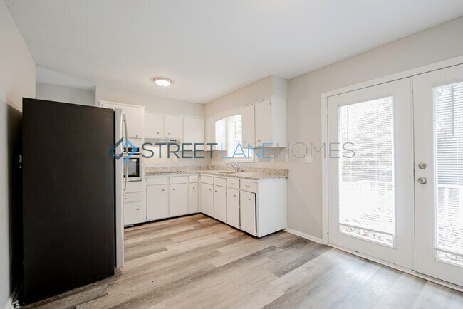 Foto del edificio - NOW OFFERING $250 OFF FIRST FULL MONTH IF ...